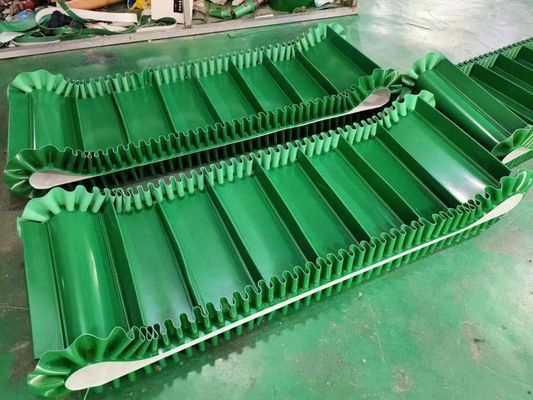 kupować Wysoka wytrzymałość na rozciąganie Trwały zielony materiał Łańcuch przemysłowy Ściana boczna Pvc Przenośnik taśmowy online manufacture